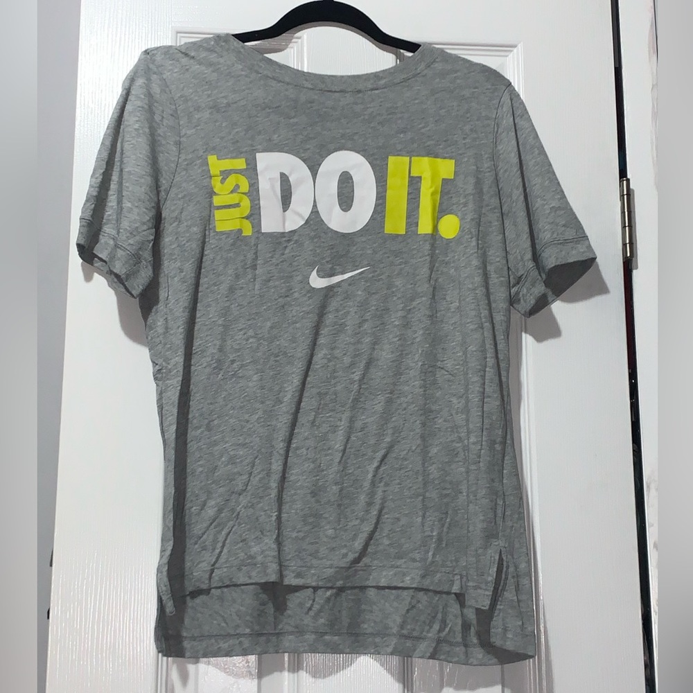 NIKE- tee shirt
